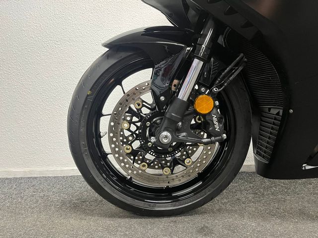 honda - cbr-1000-rr-r-fireblade