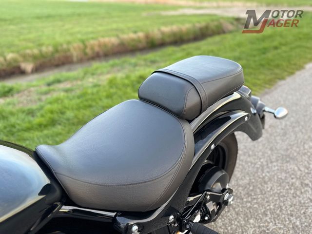 suzuki - c-1500-bt-intruder