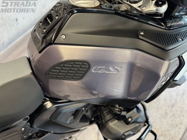bmw - r-1300-gs-adventure-triple-black