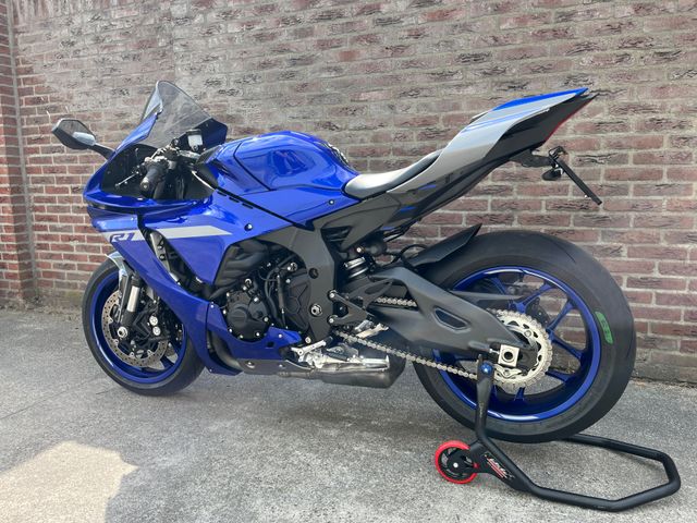 yamaha - yzf-r1