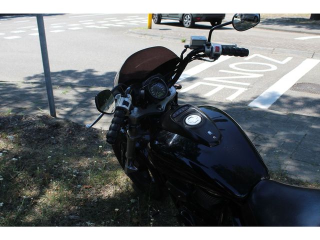 suzuki - 800-intruder