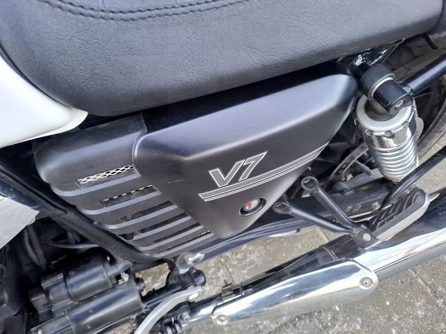 moto-guzzi - v-7-stone