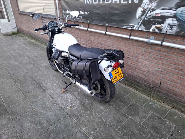 moto-guzzi - v-7-stone