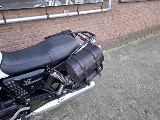 moto-guzzi - v-7-stone