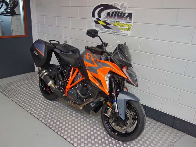 ktm - 1290-super-duke-gt