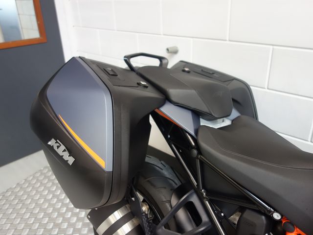 ktm - 1290-super-duke-gt