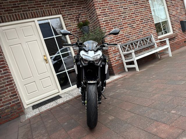 kawasaki - z900