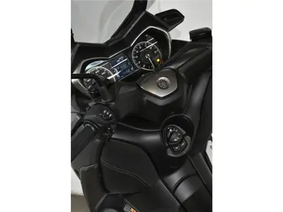 YAMAHA X MAX 300 TECH MAX – foto 3