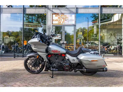 HARLEY-DAVIDSON ROAD GLIDE ST FLTRXSTSE CVO – foto 4