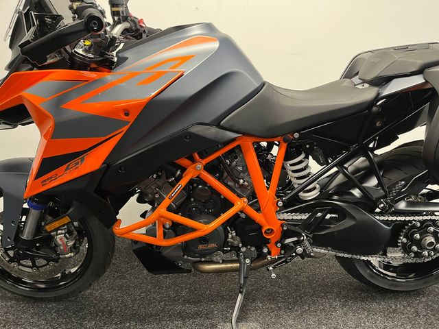 ktm - 1290-super-duke-gt