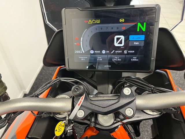 ktm - 1290-super-duke-gt