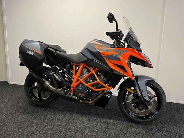 ktm - 1290-super-duke-gt