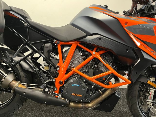 ktm - 1290-super-duke-gt
