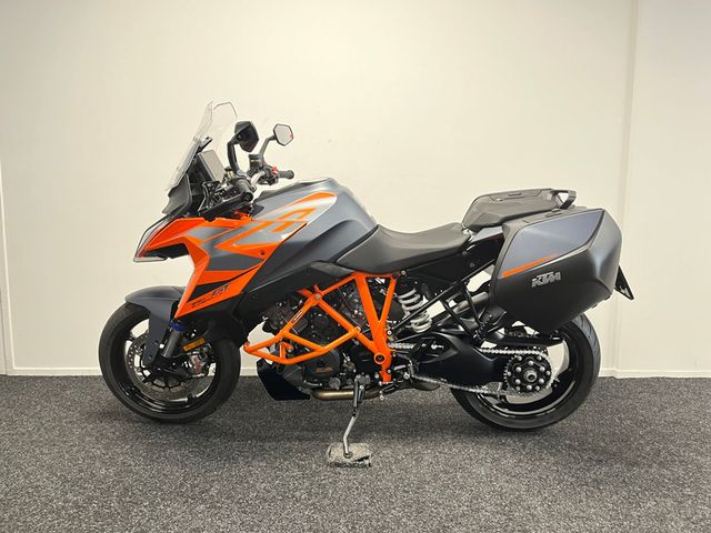 ktm - 1290-super-duke-gt