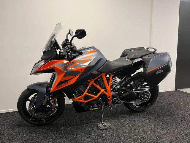 ktm - 1290-super-duke-gt
