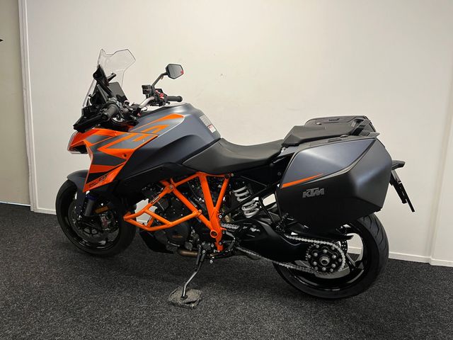 ktm - 1290-super-duke-gt