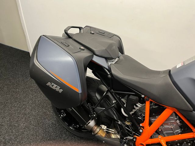 ktm - 1290-super-duke-gt