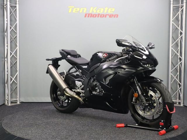 honda - cbr-1000-rr-r-fireblade-sp