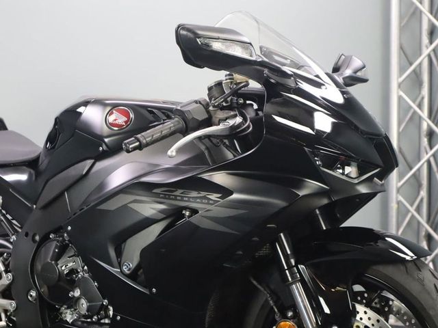 honda - cbr-1000-rr-r-fireblade-sp