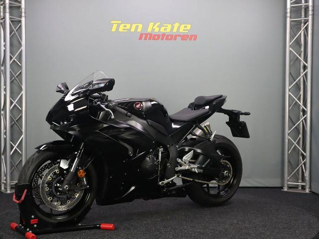 honda - cbr-1000-rr-r-fireblade-sp