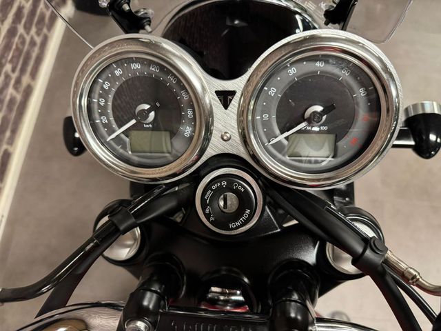 triumph - bonneville-t-120-bud-ekins-se