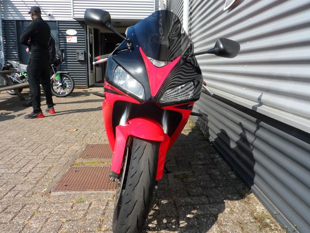 honda - cbr-1000-rr-fireblade