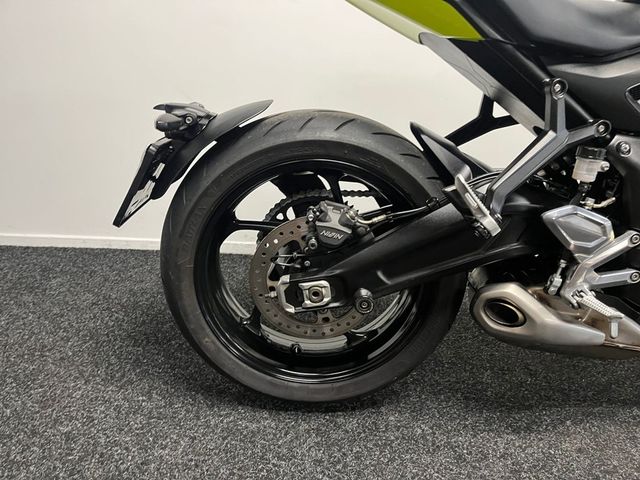 triumph - trident-660