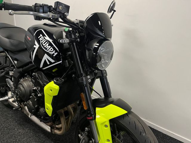 triumph - trident-660