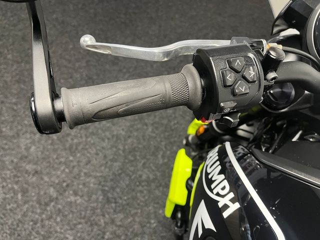 triumph - trident-660