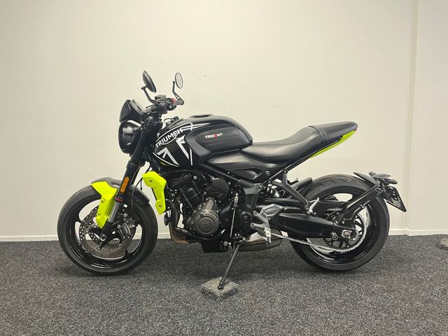 triumph - trident-660