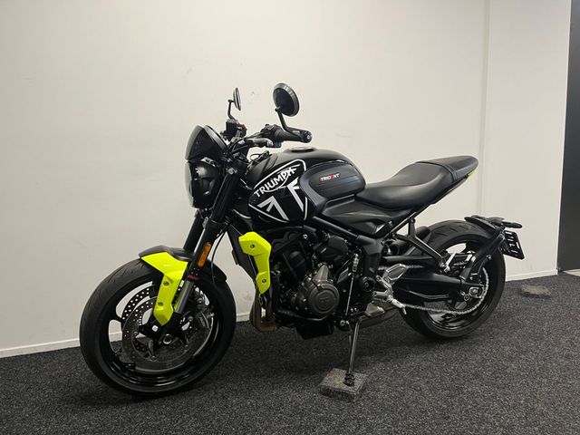 triumph - trident-660