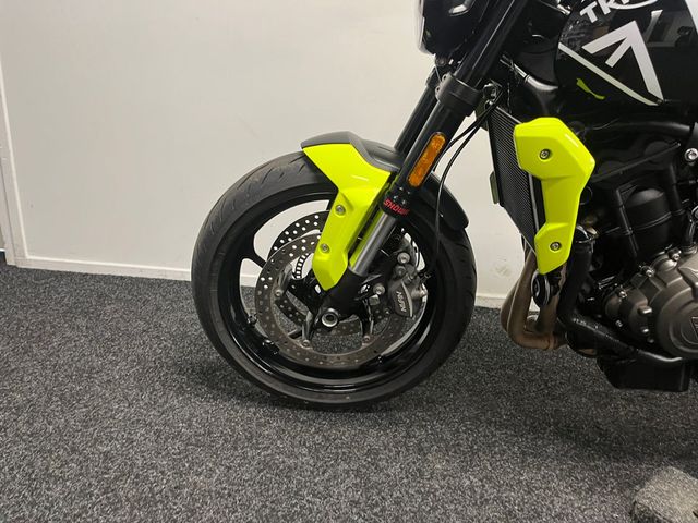 triumph - trident-660