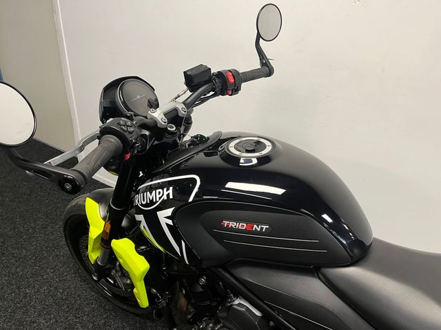 triumph - trident-660