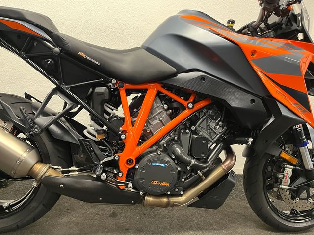 ktm - 1290-super-duke-gt