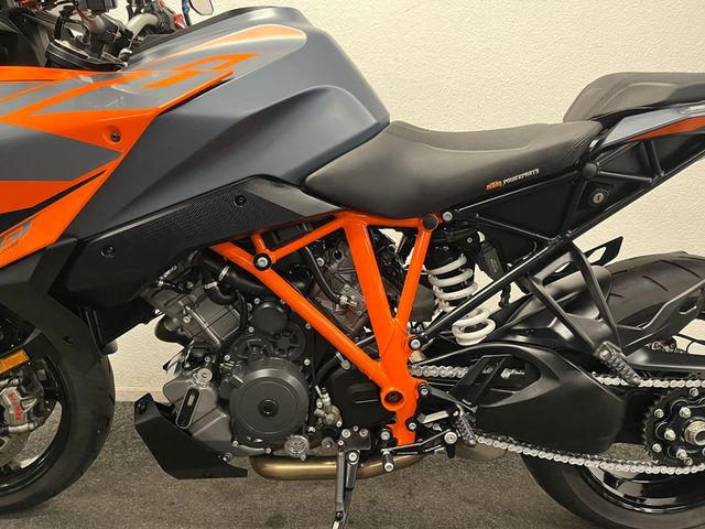 ktm - 1290-super-duke-gt