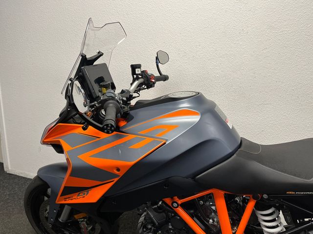 ktm - 1290-super-duke-gt