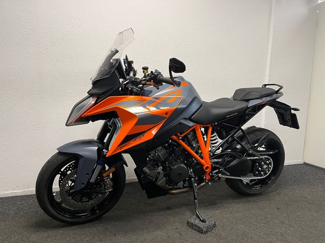 ktm - 1290-super-duke-gt