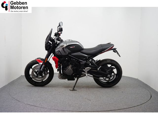triumph - trident-660