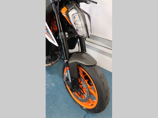ktm - 890-duke-r
