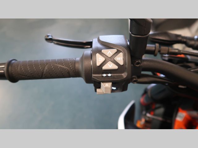ktm - 890-duke-r
