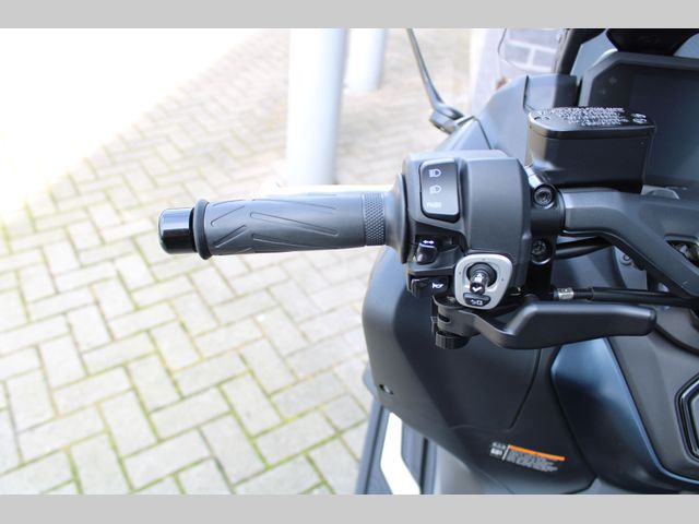 yamaha - tmax-560