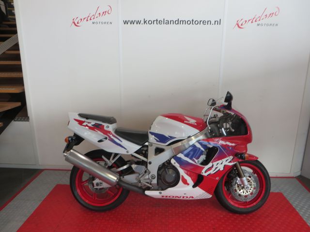 honda - cbr-900-rr-fireblade