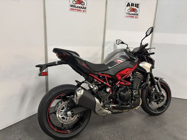 kawasaki - z900