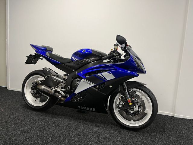 yamaha - yzf-r6-champions-edition