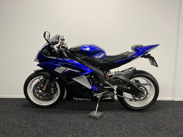 yamaha - yzf-r6-champions-edition