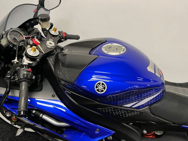 yamaha - yzf-r6-champions-edition