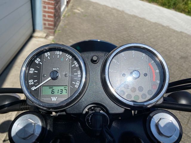kawasaki - w800-street