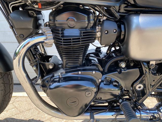 kawasaki - w800-street