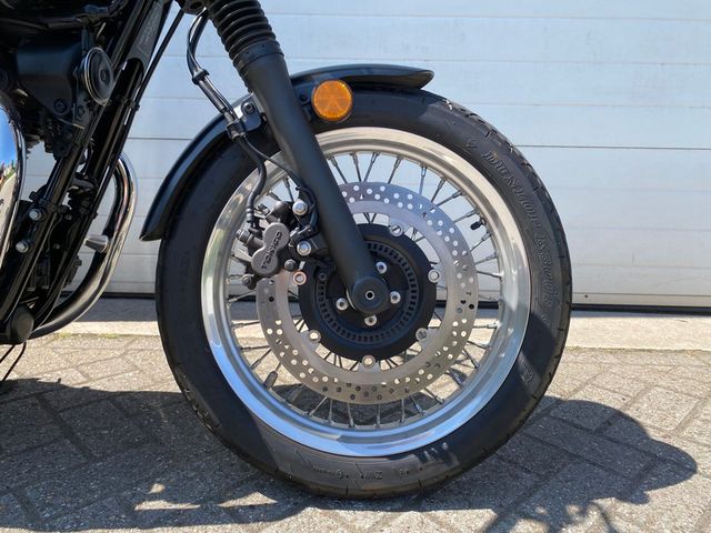 kawasaki - w800-street