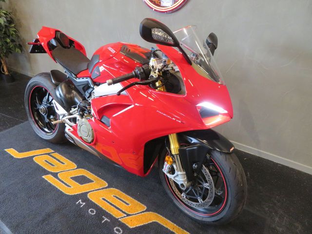 ducati - panigale-v4-s